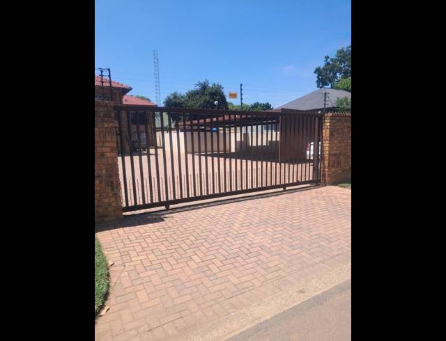 2 BEDROOM APARTMENT FOR SALE IN RUSTENBURG CENTRAL